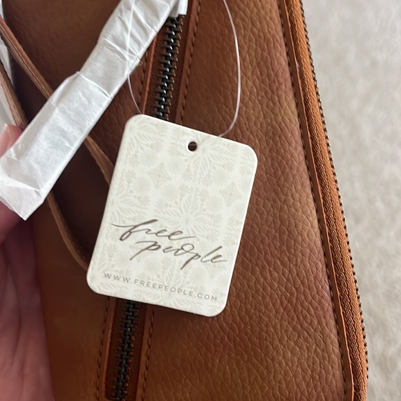 Free People Vegan Leather wallet NWT - Picture 3 of 4